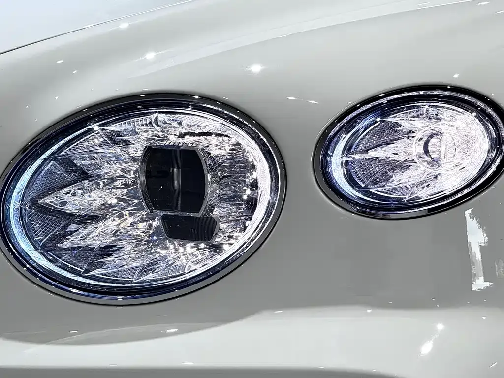 Bentley Bentayga 2024 из CN, фото 8