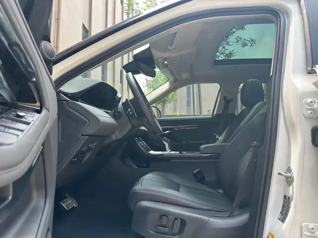 Land Rover Evoque PHEV 2023 из CN, фото 4
