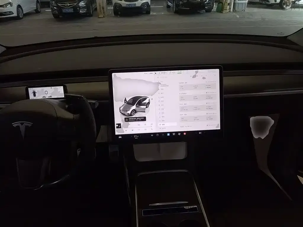 Tesla Model Y — фото 10