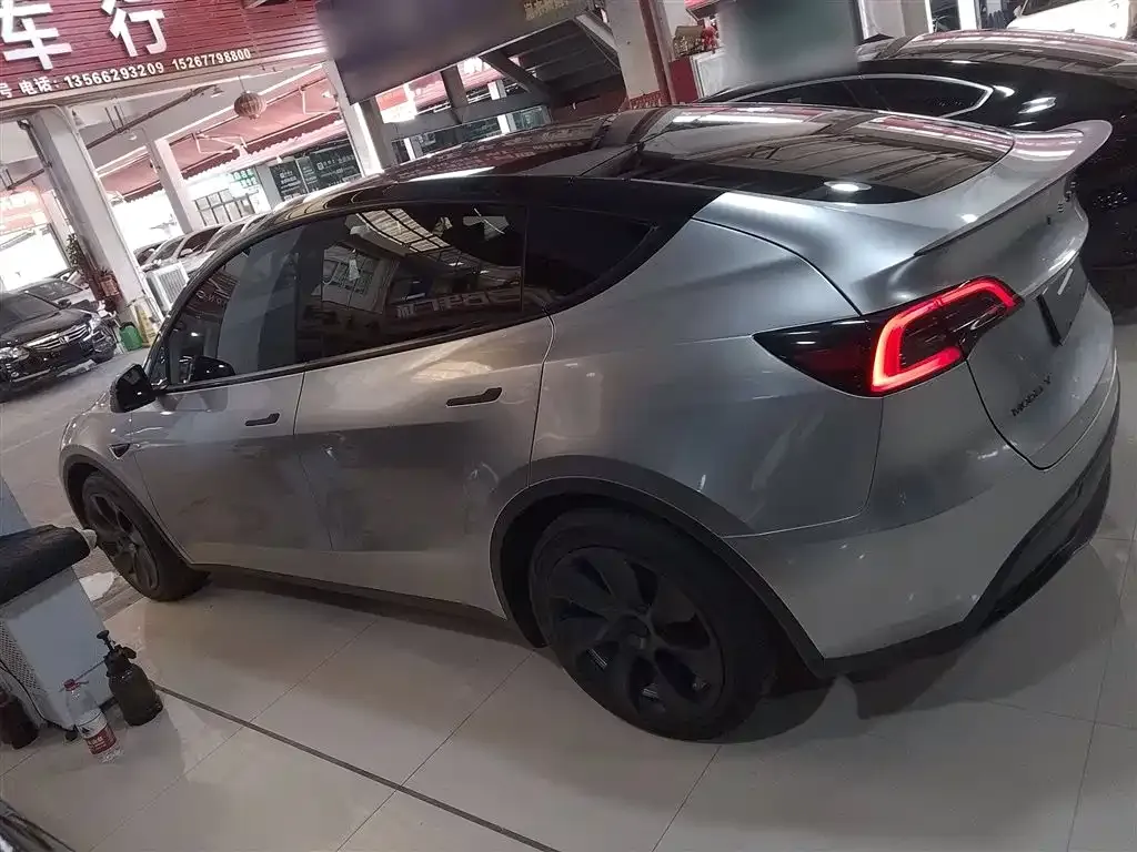 Tesla Model Y — фото 5