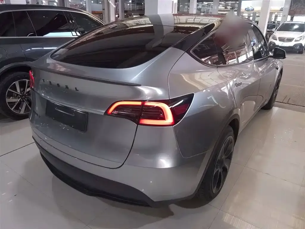 Tesla Model Y — фото 7