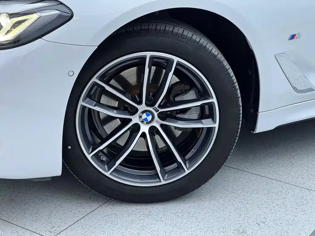 BMW 5 Series — фото 6