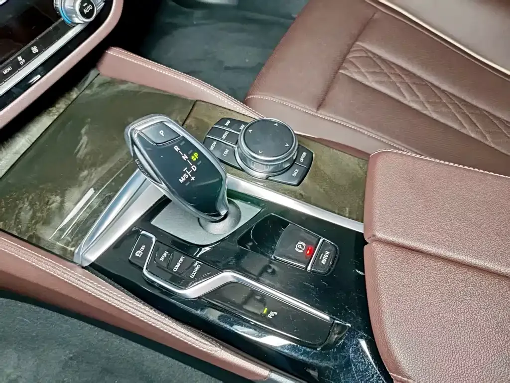 BMW 5 Series 2024 из CN, фото 10