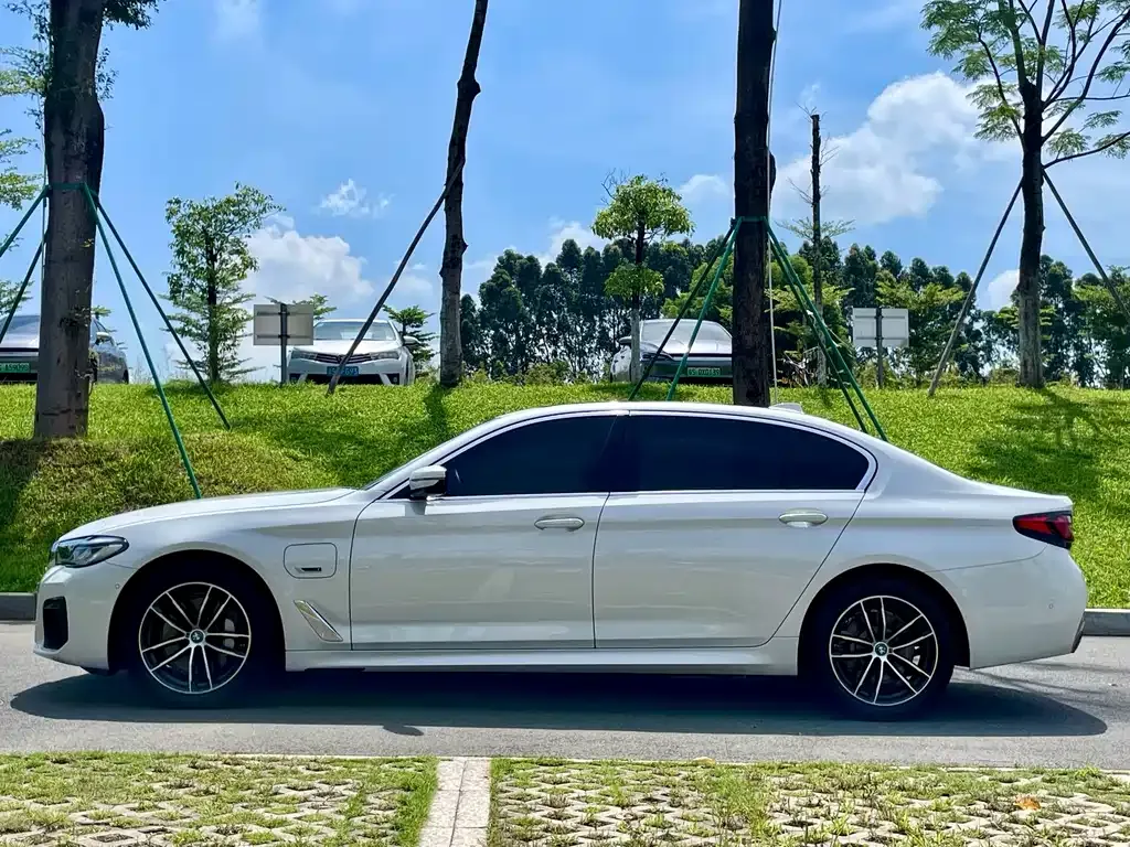 BMW 5 Series New Energy — фото 4