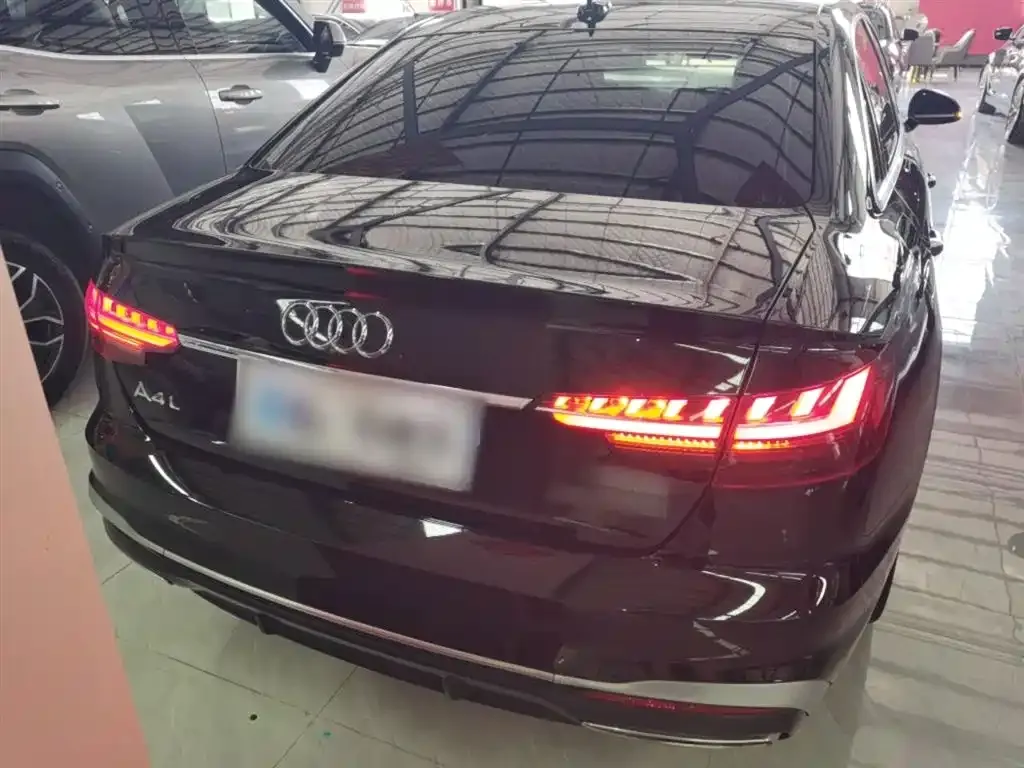Audi A4L 2021 из CN, фото 6