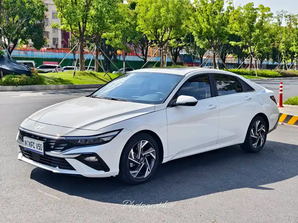 Hyundai Elantra 2023 из CN, фото 1