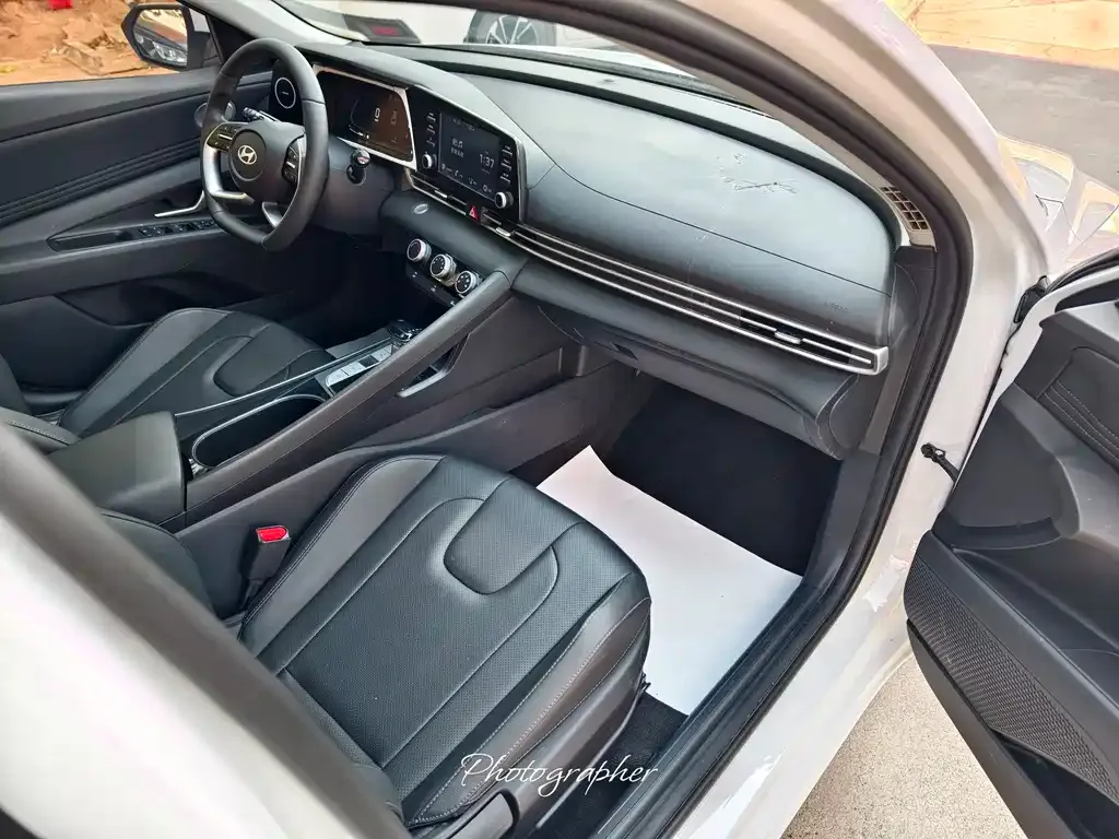 Hyundai Elantra 2023 из CN, фото 10