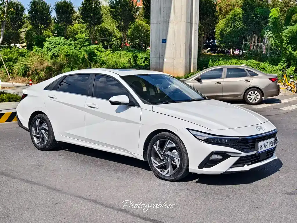 Hyundai Elantra 2023 из CN, фото 3