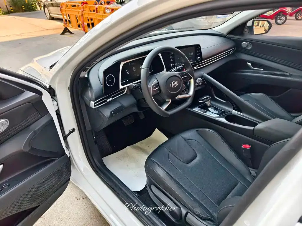 Hyundai Elantra 2023 из CN, фото 4