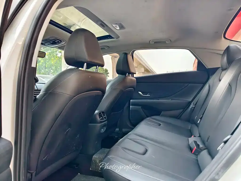 Hyundai Elantra 2023 из CN, фото 5
