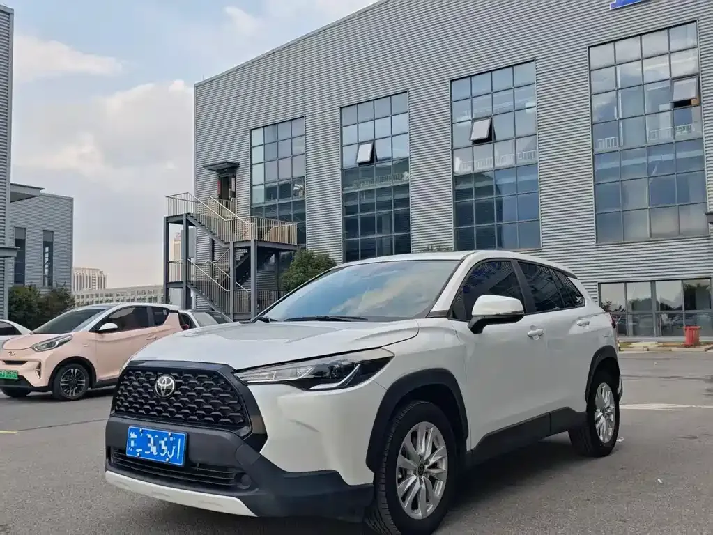 Toyota Corolla Cross — фото 1