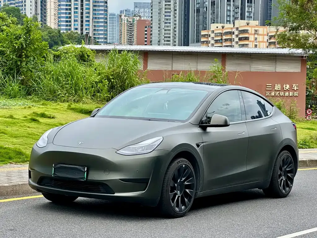 Tesla Model Y — фото 1