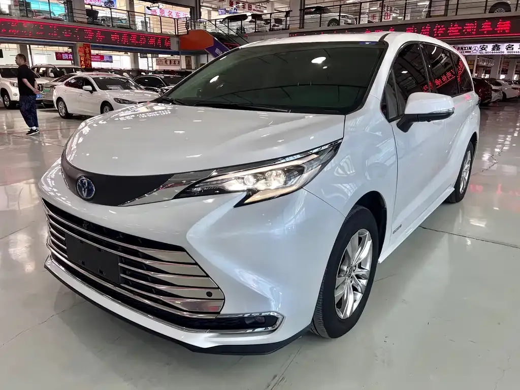 Toyota Sienna 2024 из CN, фото 1
