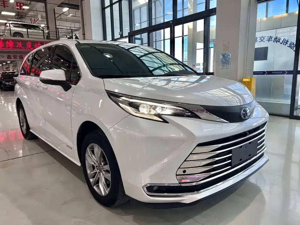 Toyota Sienna 2024 из CN, фото 3
