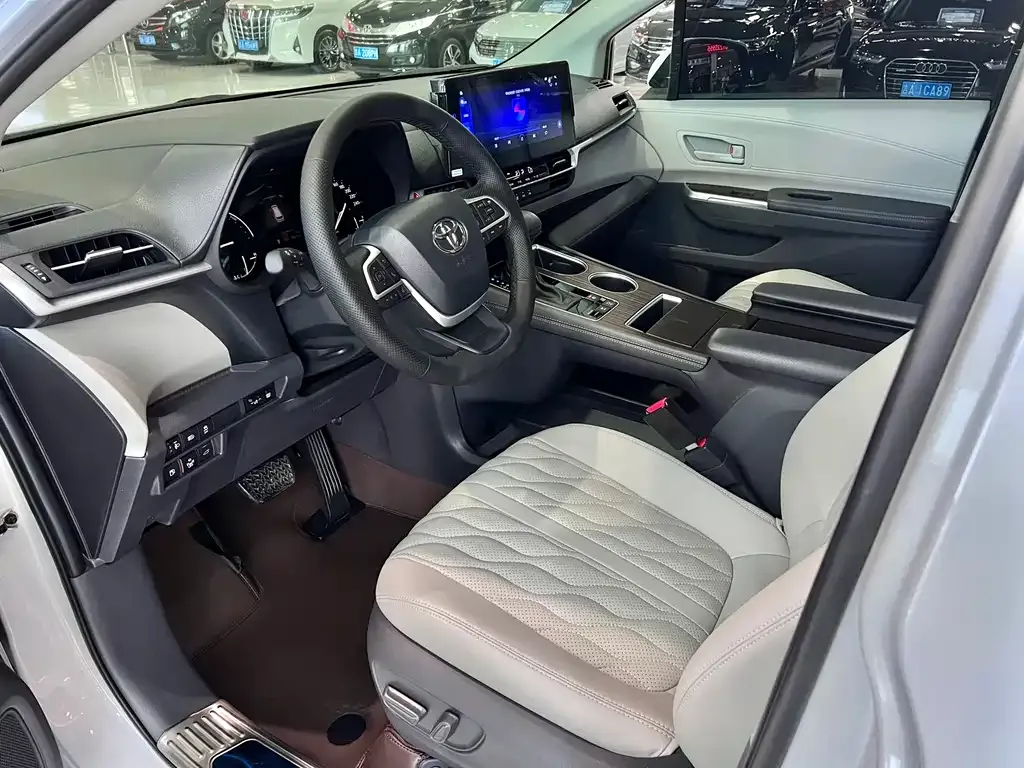 Toyota Sienna 2024 из CN, фото 4