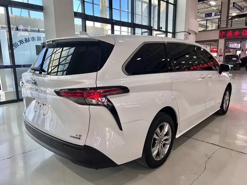 Toyota Sienna 2024 из CN, фото 7