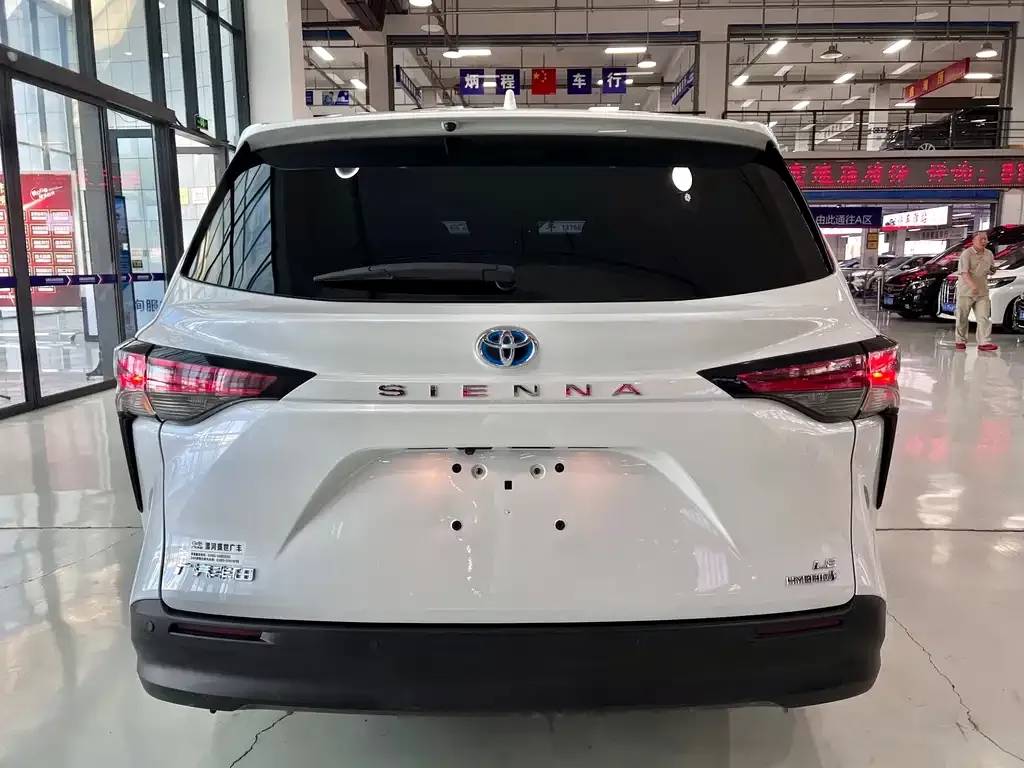 Toyota Sienna 2024 из CN, фото 8
