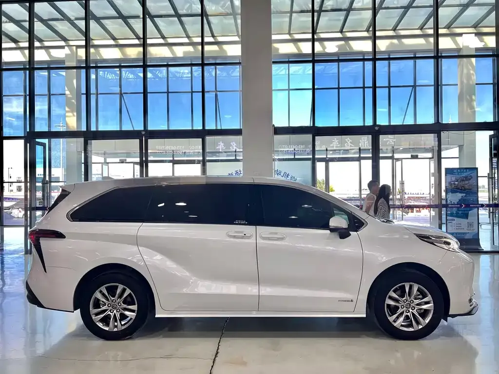 Toyota Sienna 2024 из CN, фото 9