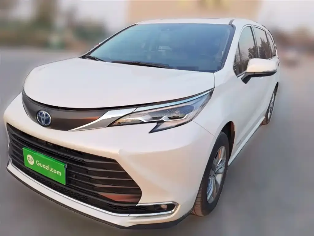 Toyota Sienna 2023 из CN, фото 1