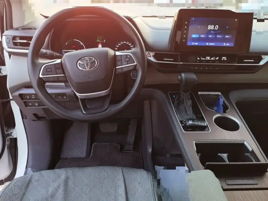 Toyota Sienna 2023 из CN, фото 3