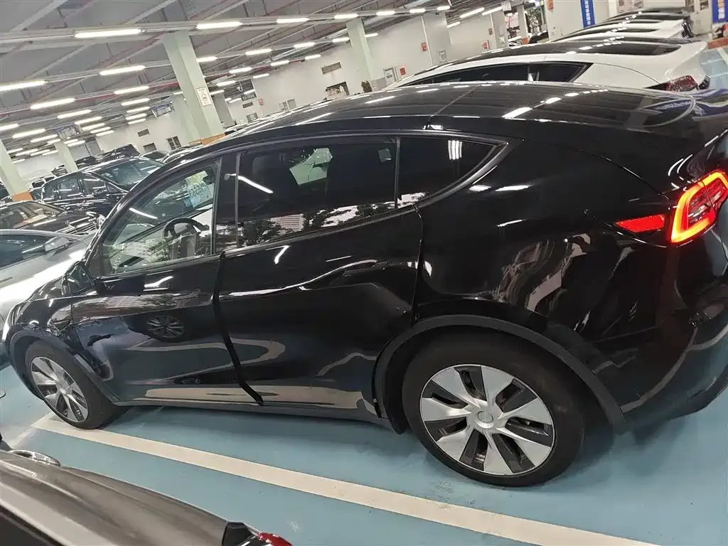 Tesla Model Y — фото 5