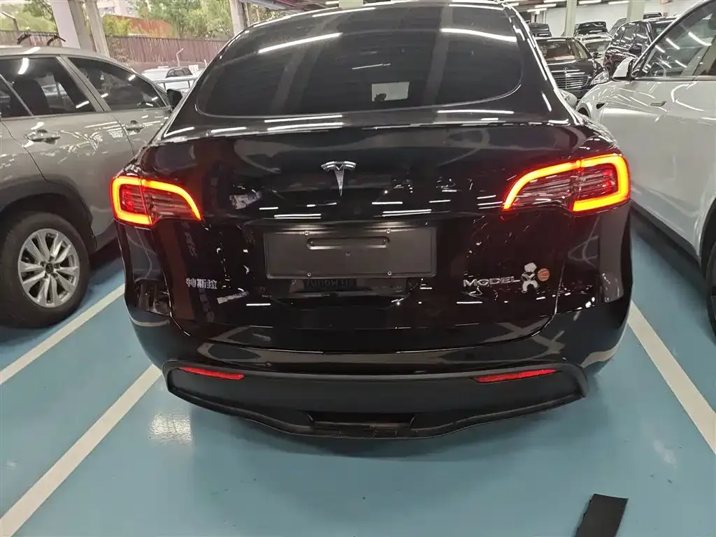 Tesla Model Y — фото 6