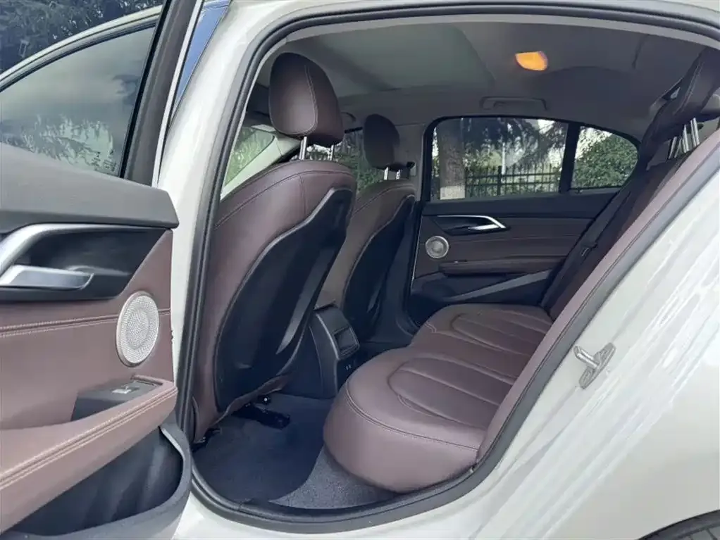 BMW 1 Series 2021 из CN, фото 10