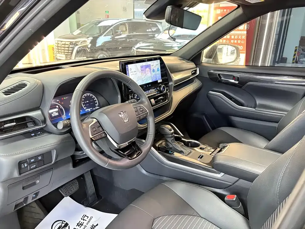 Toyota Crown Kluger 2023 из CN, фото 10