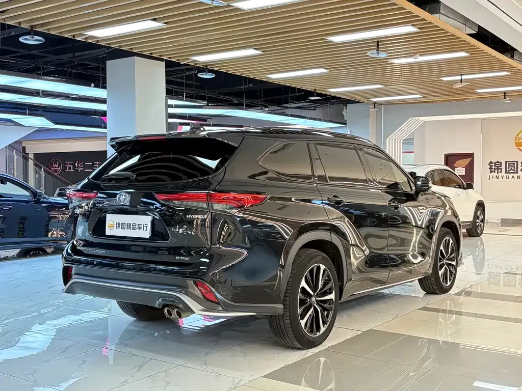 Toyota Crown Kluger 2023 из CN, фото 5