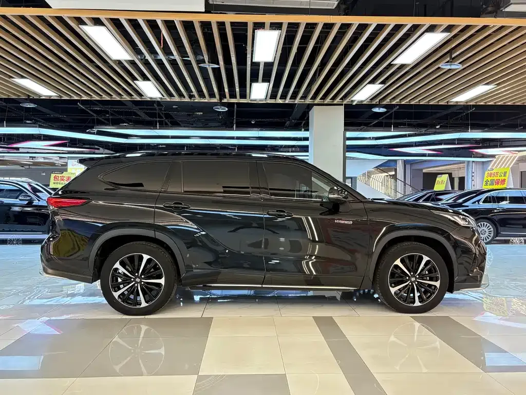 Toyota Crown Kluger 2023 из CN, фото 6