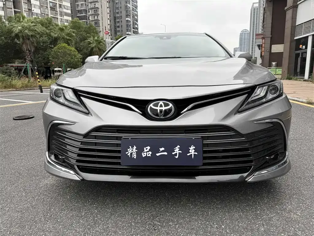 Toyota Camry — фото 2