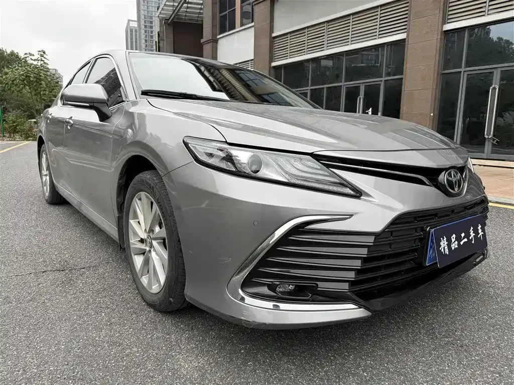 Toyota Camry — фото 3
