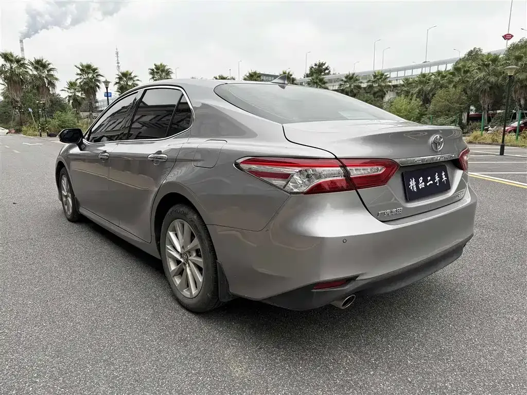 Toyota Camry — фото 4