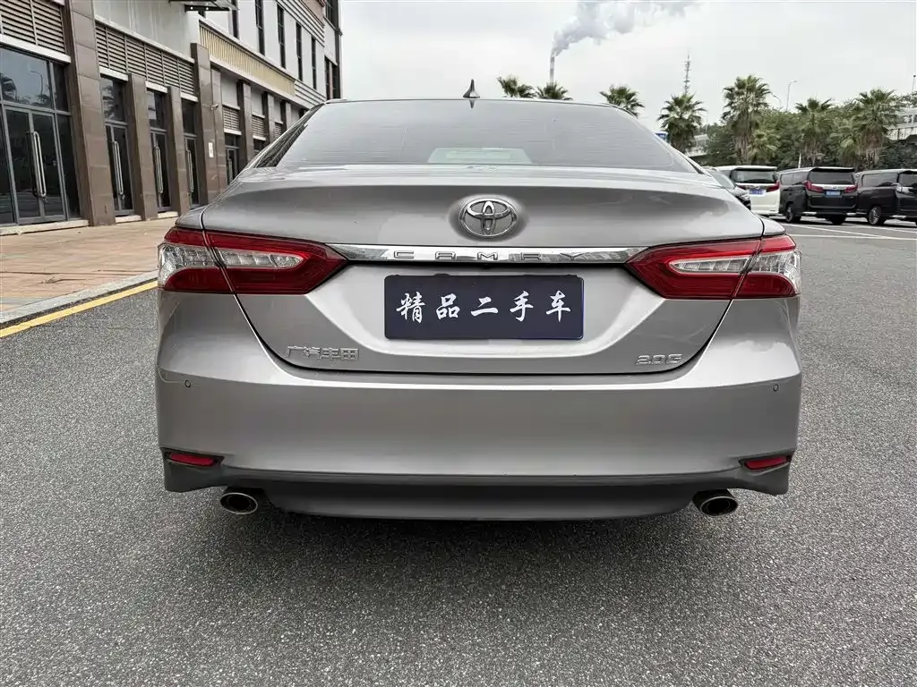 Toyota Camry — фото 5