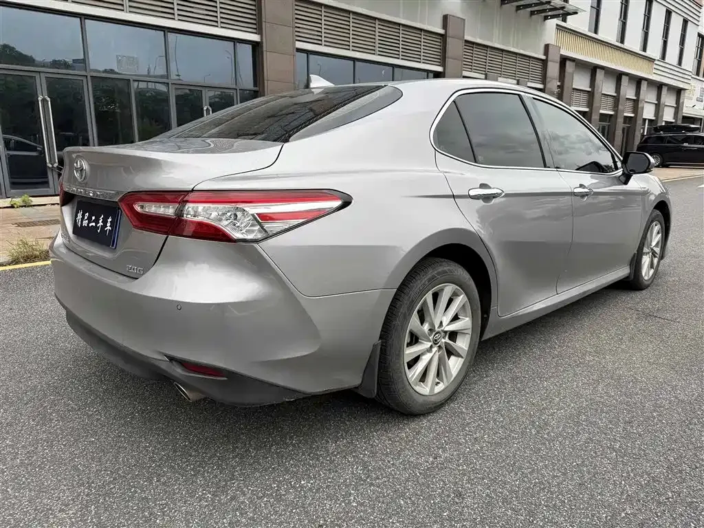 Toyota Camry — фото 6