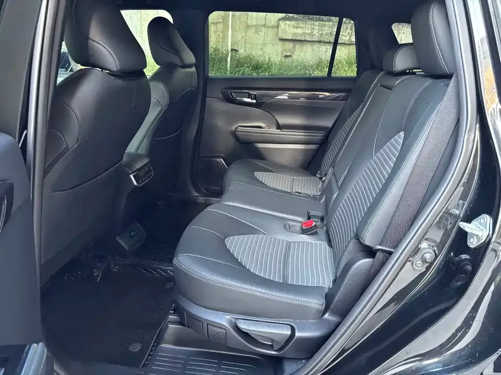 Toyota Crown Kluger 2023 из CN, фото 10