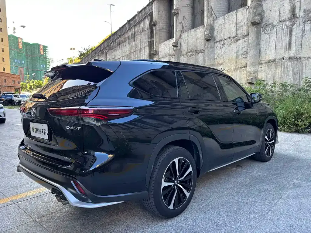 Toyota Crown Kluger 2023 из CN, фото 6
