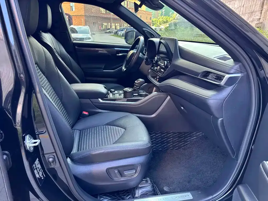 Toyota Crown Kluger 2023 из CN, фото 7