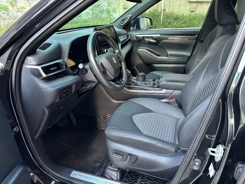 Toyota Crown Kluger 2023 из CN, фото 8