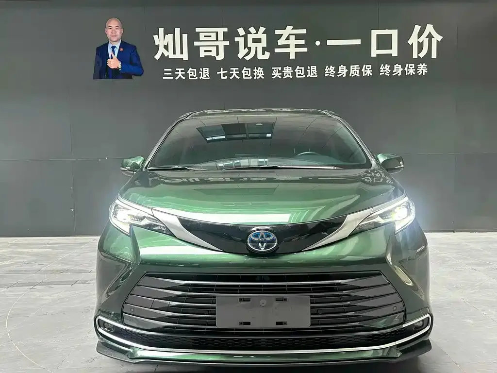 Toyota Sienna 2023 из CN, фото 2