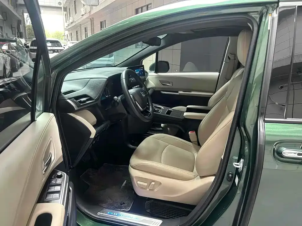 Toyota Sienna 2023 из CN, фото 6