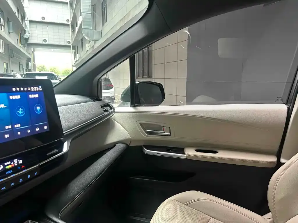 Toyota Sienna 2023 из CN, фото 8
