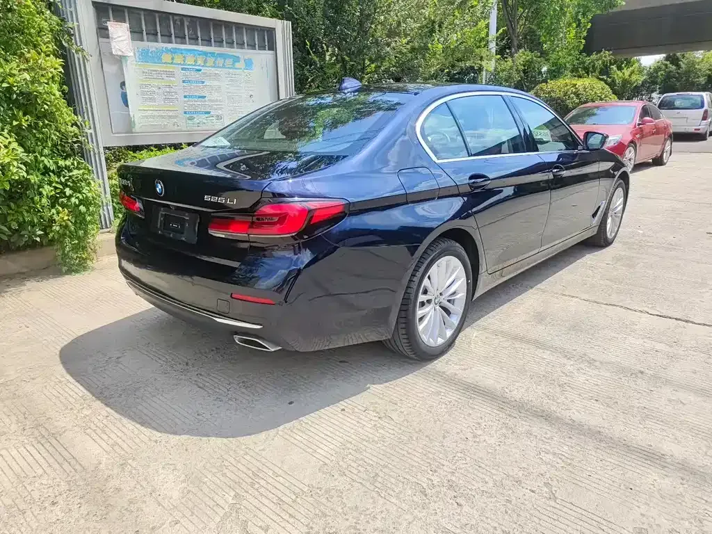 BMW 5 Series — фото 4
