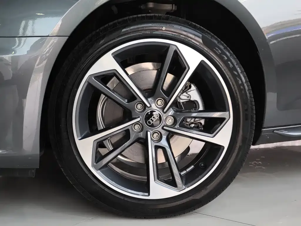 Audi A4L 2025 из CN, фото 4