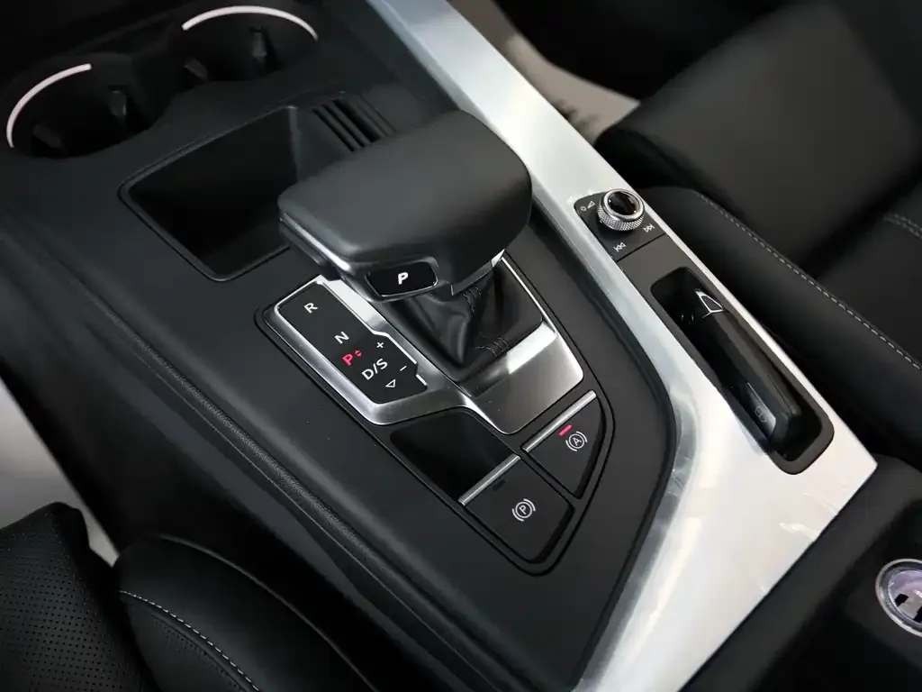 Audi A4L 2025 из CN, фото 9