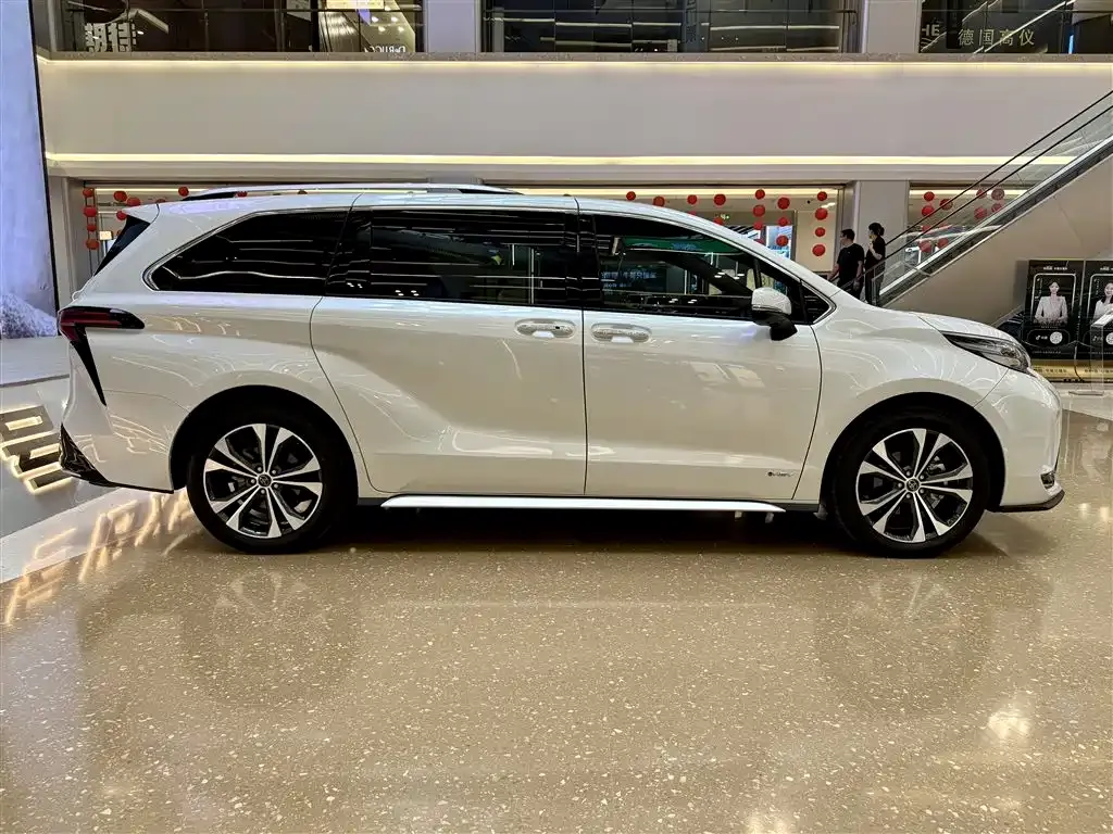 Toyota Granvia 2024 из CN, фото 4