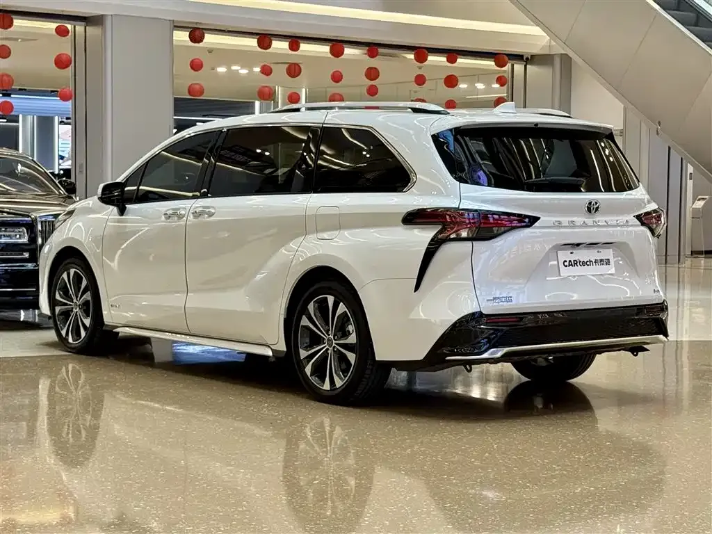 Toyota Granvia 2024 из CN, фото 7