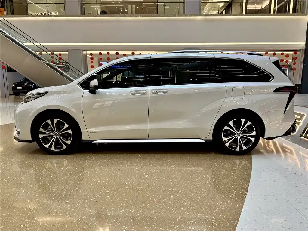 Toyota Granvia 2024 из CN, фото 8