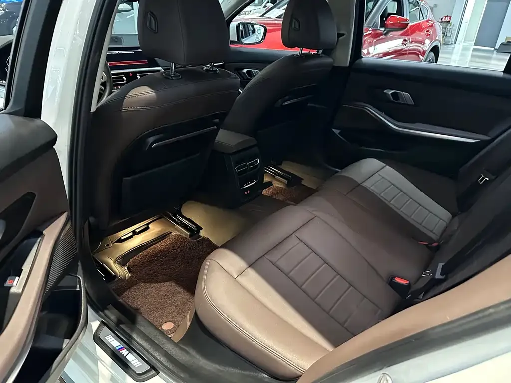 BMW 3 Series 2021 из CN, фото 8