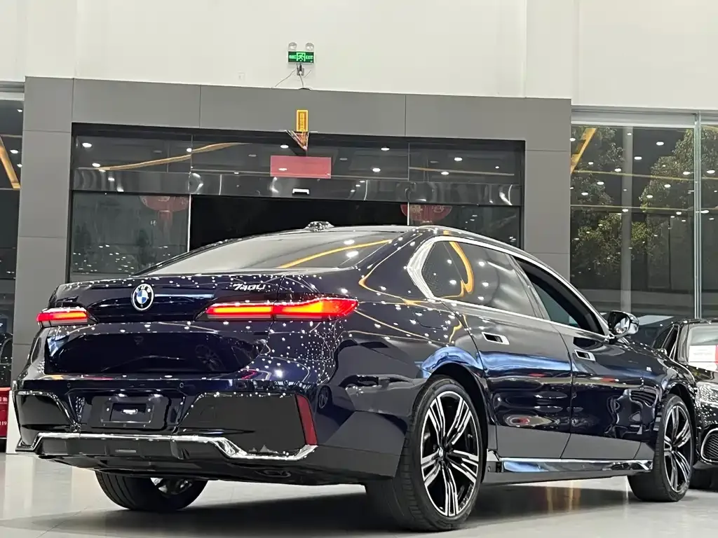 BMW 7 Series 2023 из CN, фото 10